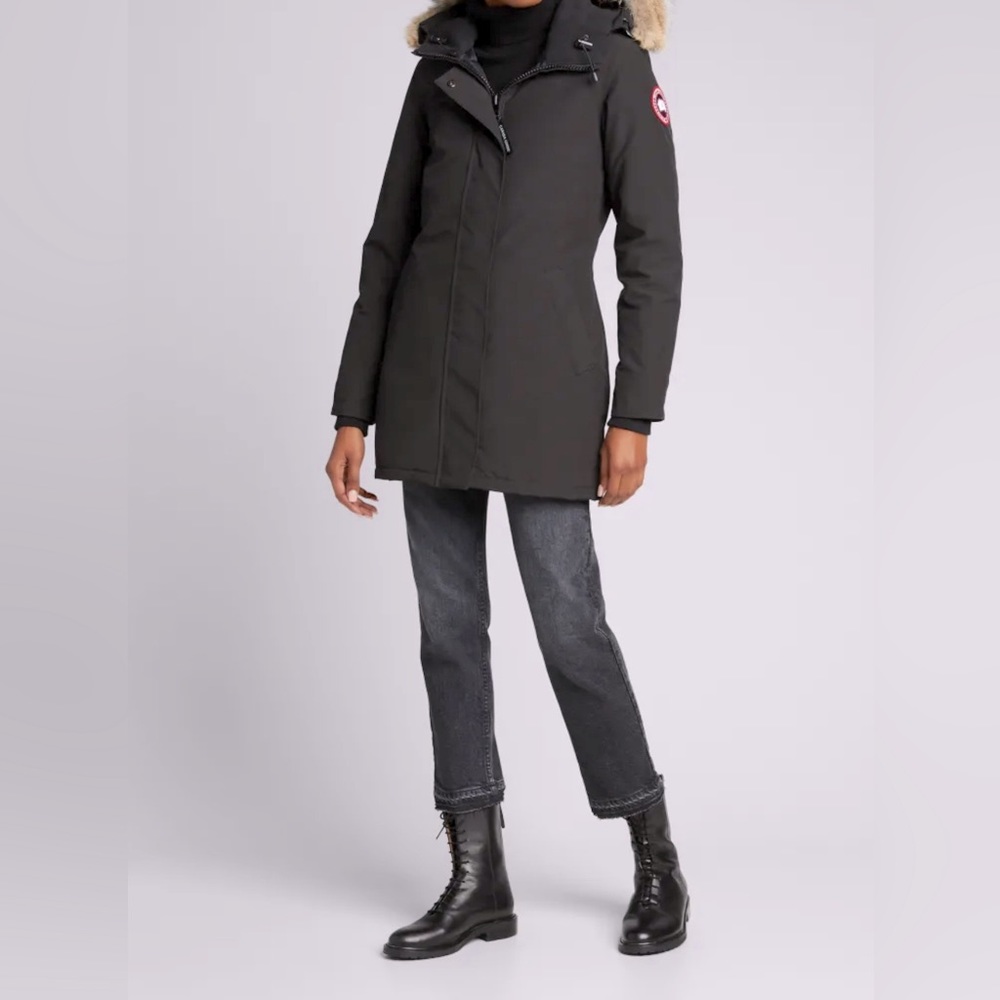 Canada Goose Victoria Parka down filled Winter coat Navy M fur rimmed hood